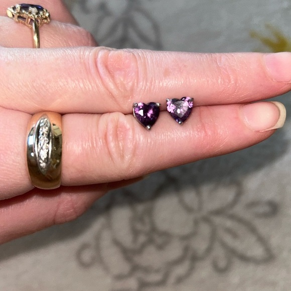 Heart-Shaped .925 Purple amethyst Stud Earrings - Picture 3 of 3